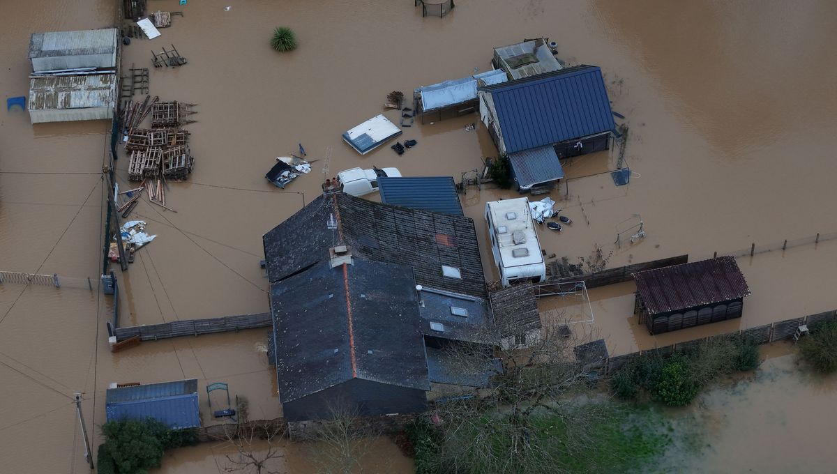 découvrez comment les victimes des crues peuvent être indemnisées grâce aux assurances adaptées, et les démarches à suivre pour obtenir une compensation.