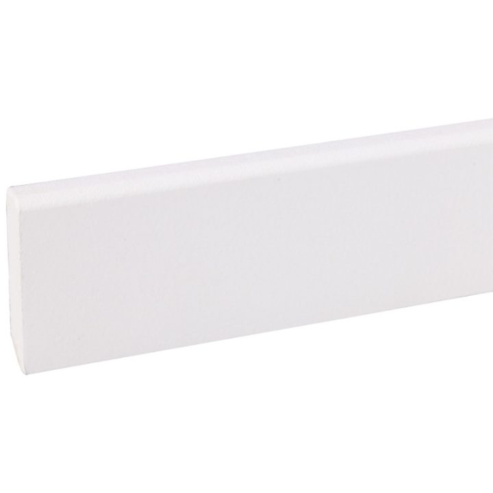 découvrez comment la masse blanche sous plinthes, surnommée la « lèpre des maisons », peut causer des dégâts importants et coûter jusqu'à 100 000 € pour les réparations.