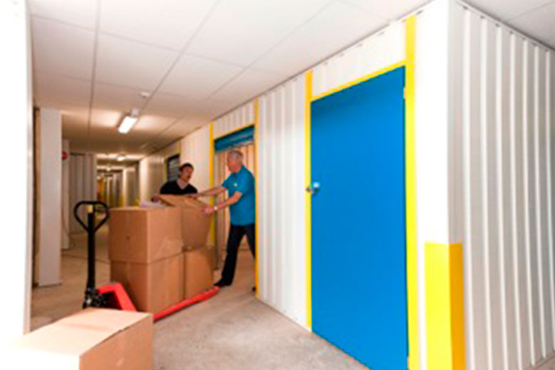 location de box sécurisé pour déménagement dans espaces restreints. solution pratique et flexible adaptée à vos besoins pour un stockage optimal et facile d'accès.