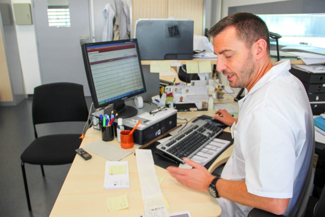 découvrez le détail du revenu net mensuel de vincent, radiologue exerçant à rennes, et comprenez les facteurs influençant son salaire dans le secteur médical.